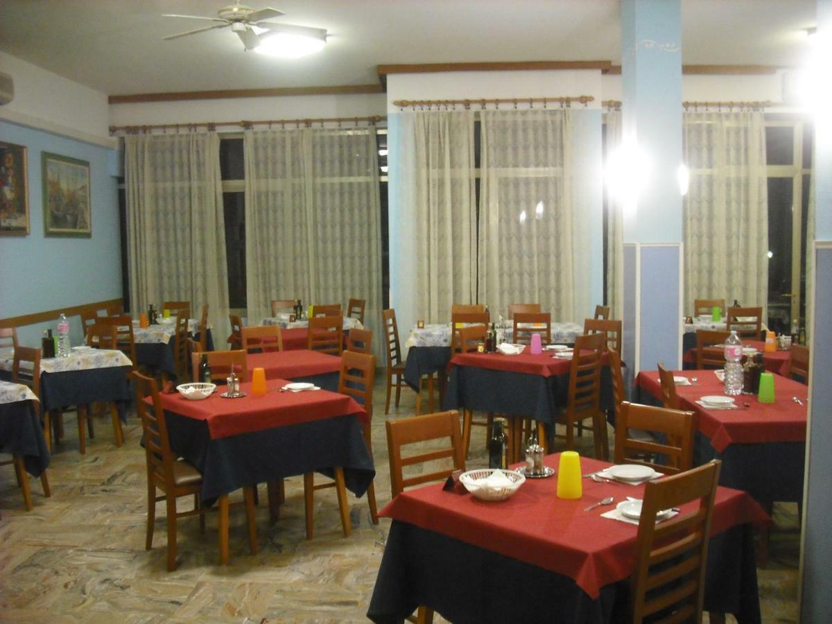 Hotel Bellevue Cesenatico Exterior foto